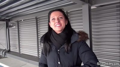Schlampe auf der Straße zum ficken überredet
