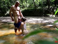 Amateur Paar experimentiert outdoor