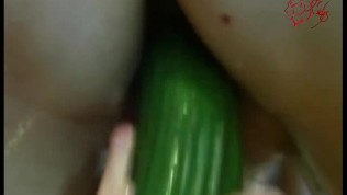 Die Gurken sind zum Ficken da – cucumbers fuck with Nadine Cays