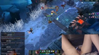 Gamer Girl orgasms while playing League of Legends