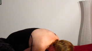 Schlampe Hausfrau leckt Freund Arsch ab und blu00e4st sein gepiercgt Penis