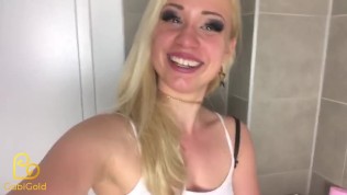 Deutscher Teen Gabi Gold PISST zum ERSTEN MAL