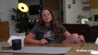 Lea Opens Her Legs for the Ersties Community