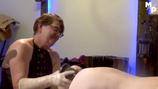 Femdom Fisting – Harter Dildofick für den Männerarsch