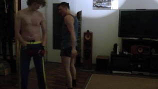 Servilejerome trying/training, failing to ‚fight‘ a transman