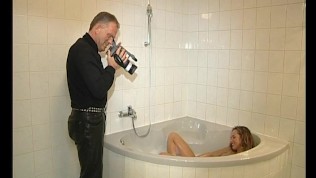 Getting filmed in the bath – Julia Reaves