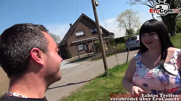 Dicke deutsche Frau mit natürlichen Brüsten online abgeschleppt für outdoor sex
