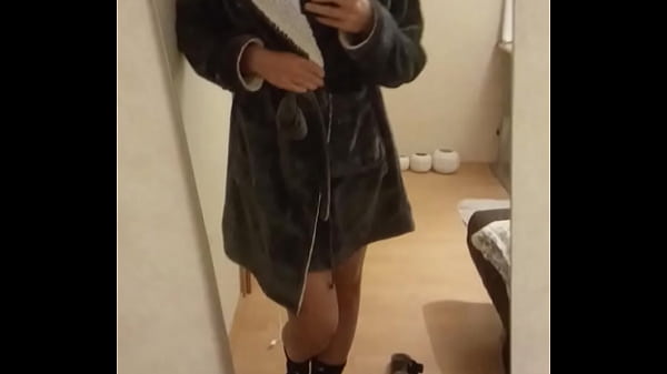 Slut GF German showing her body