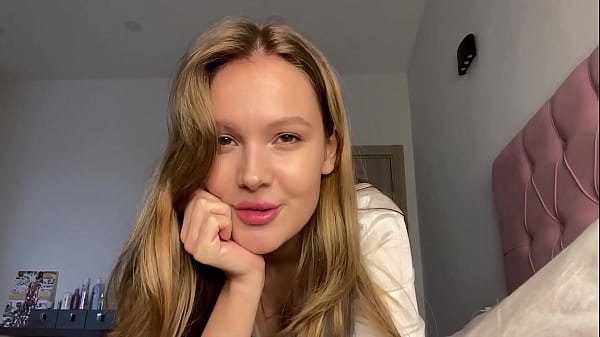 Good morning with your lovely girlfriend. Feel loved ? POV / VIRTUAL SEX
